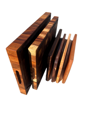 MinShitsu Premium Mahogni Skjærefjøl: Robust 2.5 cm tykkelse, med praktisk håndtak og bein.